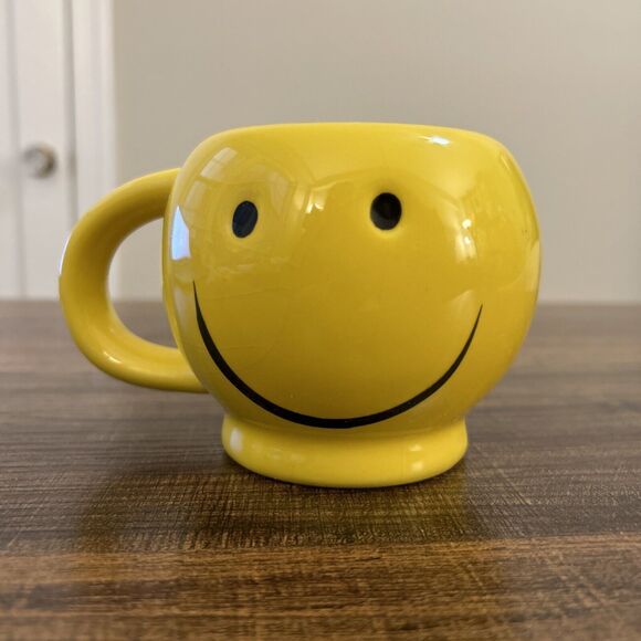 Happy Face Smiley Yellow Ceramic Mug Coffee 3 5/8” Tall - Picture 1 of 6